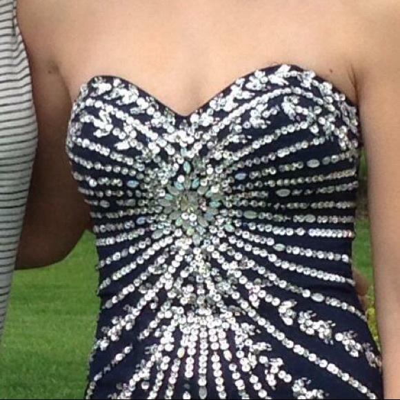 Prom dress - Picture 2 of 5